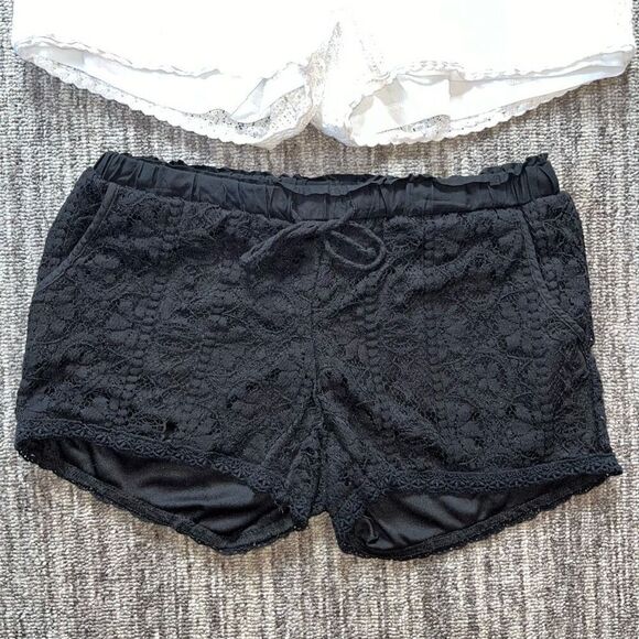 Maurice’s Rewind Women’s Size Small Set of 2 Lace Overlay Shorts Black White - Picture 2 of 9